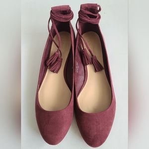 Womens ballet flat w/ ankle ties